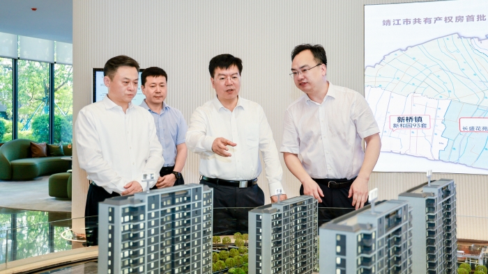李晖调研共有产权住房推进工作